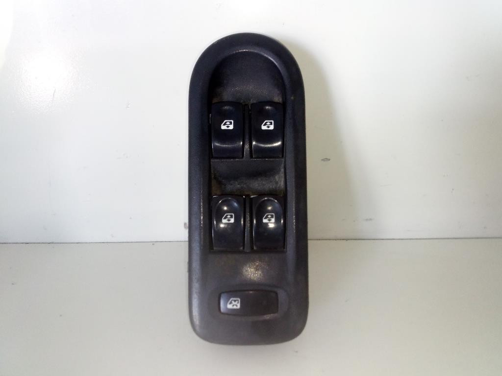 Blocco Comandi Alzacristalli Sinistro 8200356541 Usato