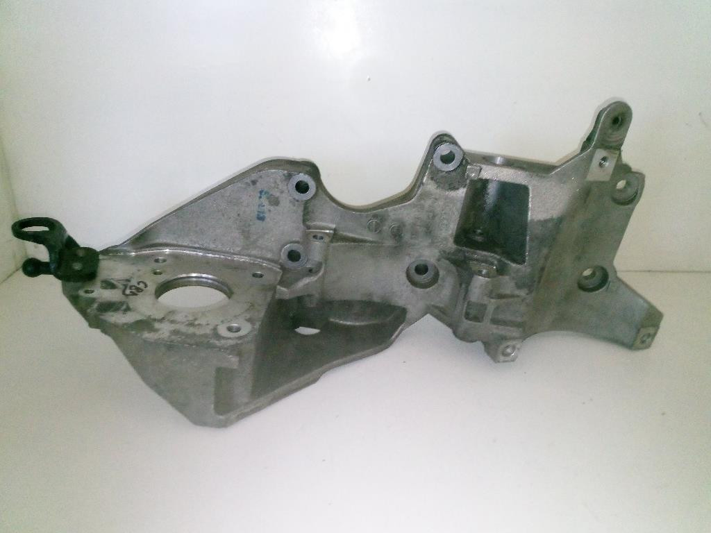 Supporto Alternatore 03L903139D Usato