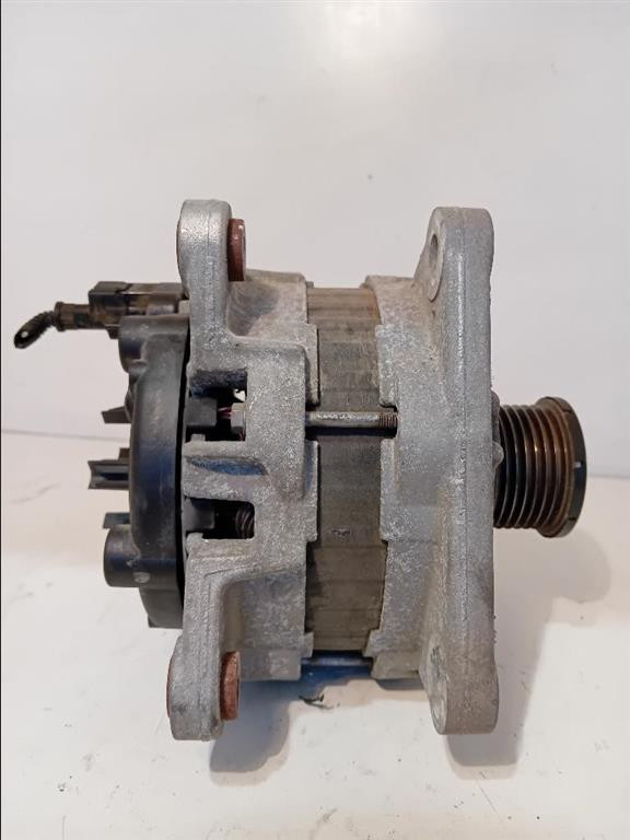 Alternatore 231001568R Usato