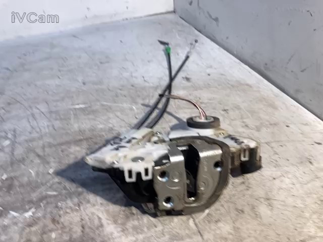 Serratura Anteriore Destra (Toyota) 693100D070 Usato