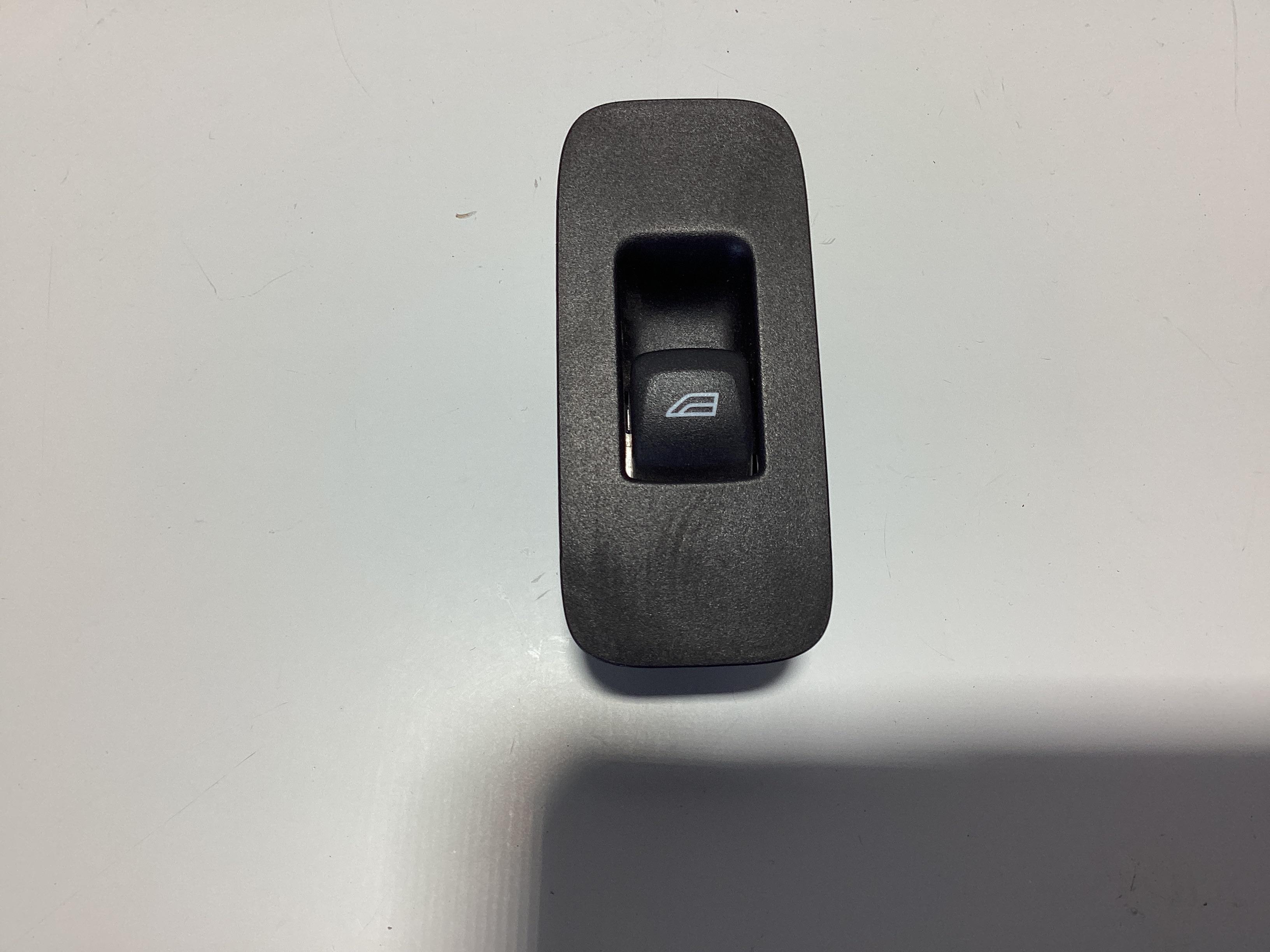 Interruttore Alzacristalli Porta Post. Destro Usato