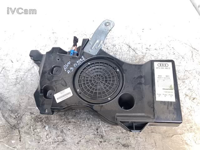 Subwoofer (Audi) 8P4035382D Usato