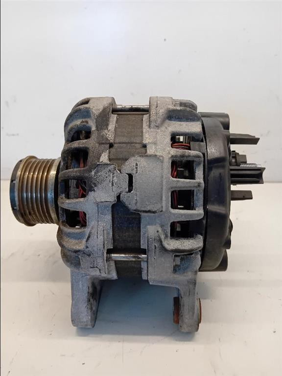 Alternatore 231005933R Usato