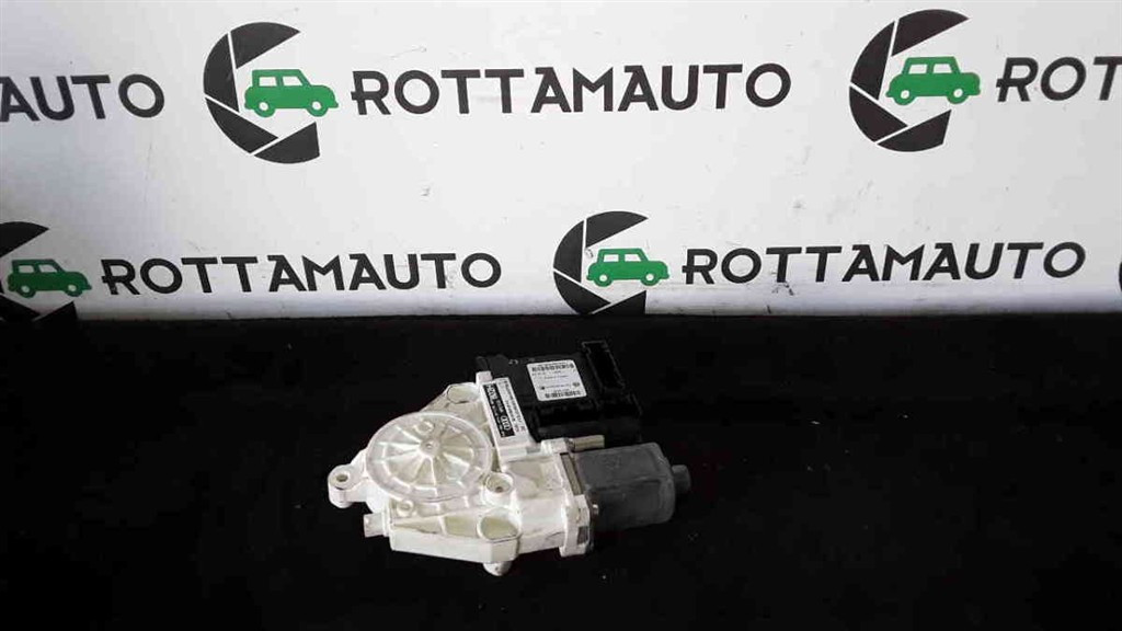Motorino Alzacristallo Porta Ant. Destro 8P0959802H Usato