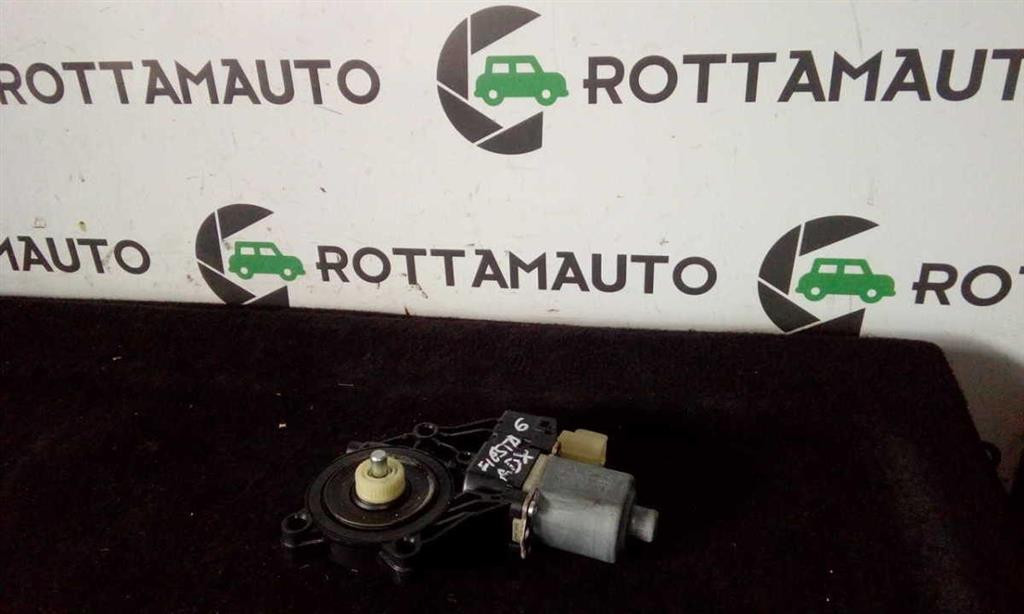 Motorino Alzacristallo Porta Ant. Destro 8A6114553A Usato