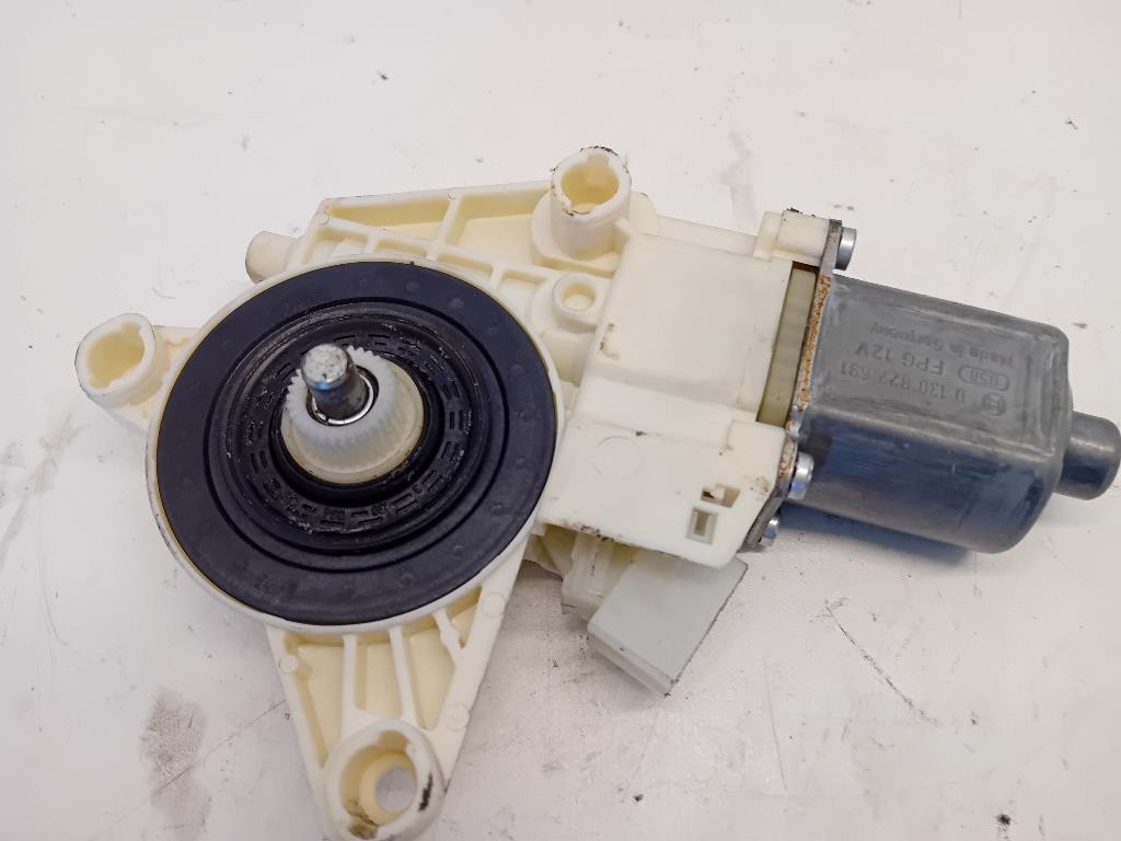Motorino Alzacristallo Porta Ant. Destro A2469065200 Usato